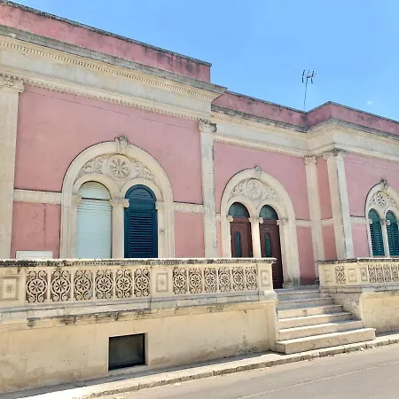 Casa Rosa, Dimora Storica Nyaraló *